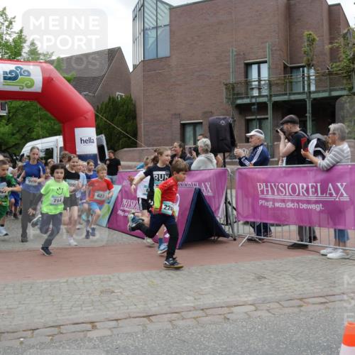 10.05.2026 - 8. Wedeler Halbmarathon Yannick Fuchs http://msf.ph/oto/9736764 10.05.2026 12:44:58 Ziel 2093, 99, 714, 2095, 623, 224 meine-sportfotos.de