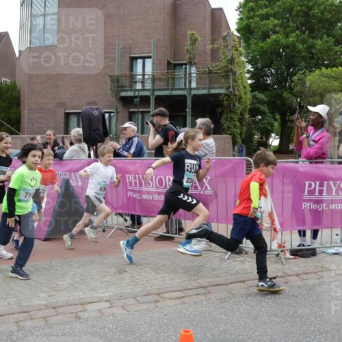 10.05.2026 - 8. Wedeler Halbmarathon Yannick Fuchs http://msf.ph/oto/9736767 10.05.2026 12:44:59 Ziel 2093, 209, 23, 71, 624 meine-sportfotos.de