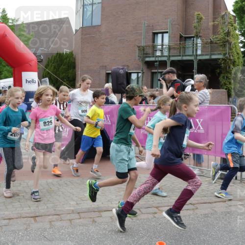 10.05.2026 - 8. Wedeler Halbmarathon Yannick Fuchs http://msf.ph/oto/9736786 10.05.2026 12:45:02 Ziel 2063, 3, 205, 825, 66, 909 meine-sportfotos.de