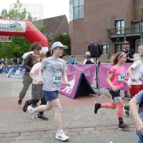 10.05.2026 - 8. Wedeler Halbmarathon Yannick Fuchs http://msf.ph/oto/9736794 10.05.2026 12:45:03 Ziel 10, 00, 08, 2206, 148, 20 meine-sportfotos.de