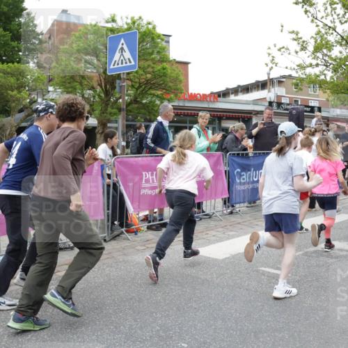 10.05.2026 - 8. Wedeler Halbmarathon Yannick Fuchs http://msf.ph/oto/9736804 10.05.2026 12:45:05 Ziel 13 meine-sportfotos.de