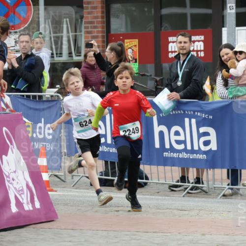 10.05.2026 - 8. Wedeler Halbmarathon Yannick Fuchs http://msf.ph/oto/9736814 10.05.2026 12:47:35 Ziel 624, 5, 16, 2249, 623, 624, 2249 meine-sportfotos.de