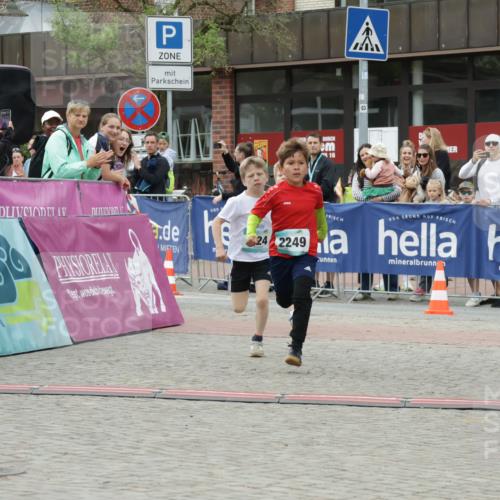 10.05.2026 - 8. Wedeler Halbmarathon Yannick Fuchs http://msf.ph/oto/9736823 10.05.2026 12:47:37 Ziel 24, 2249, 16, 623, 624, 2249 meine-sportfotos.de