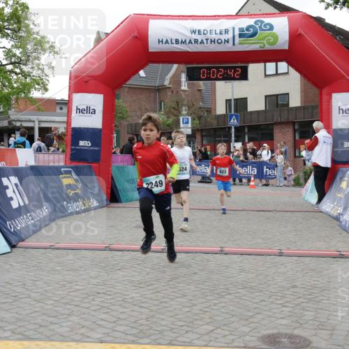 10.05.2026 - 8. Wedeler Halbmarathon Yannick Fuchs http://msf.ph/oto/9736833 10.05.2026 12:47:39 Ziel 30, 2249, 0, 02, 42, 524, 623, 623, 624, 2093, 2249 meine-sportfotos.de