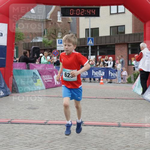 10.05.2026 - 8. Wedeler Halbmarathon Yannick Fuchs http://msf.ph/oto/9736840 10.05.2026 12:47:41 Ziel 10, 08, 49, 623, 623, 624, 997, 2093, 2249 meine-sportfotos.de