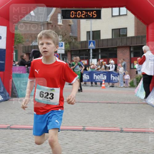 10.05.2026 - 8. Wedeler Halbmarathon Yannick Fuchs http://msf.ph/oto/9736843 10.05.2026 12:47:41 Ziel 0, 02, 45, 56, 623, 623, 624, 997, 2093, 2249 meine-sportfotos.de