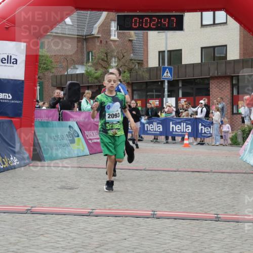 10.05.2026 - 8. Wedeler Halbmarathon Yannick Fuchs http://msf.ph/oto/9736852 10.05.2026 12:47:43 Ziel 10, 02, 90, 2093, 623, 624, 997, 2093, 2152, 2249 meine-sportfotos.de