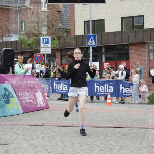 10.05.2026 - 8. Wedeler Halbmarathon Yannick Fuchs http://msf.ph/oto/9736862 10.05.2026 12:47:46 Ziel 997, 2093, 2152, 2248 meine-sportfotos.de
