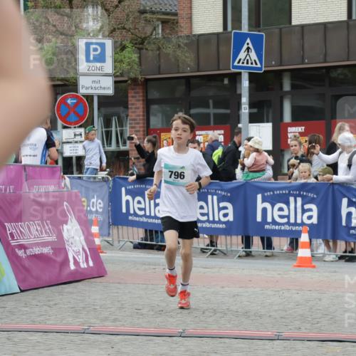 10.05.2026 - 8. Wedeler Halbmarathon Yannick Fuchs http://msf.ph/oto/9736873 10.05.2026 12:47:53 Ziel 796, 796, 797, 2248 meine-sportfotos.de