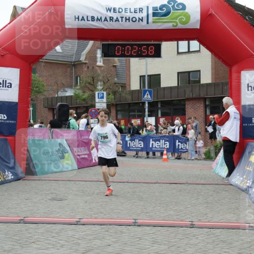 10.05.2026 - 8. Wedeler Halbmarathon Yannick Fuchs http://msf.ph/oto/9736882 10.05.2026 12:47:54 Ziel 10, 02, 58, 796, 796, 797, 2248 meine-sportfotos.de