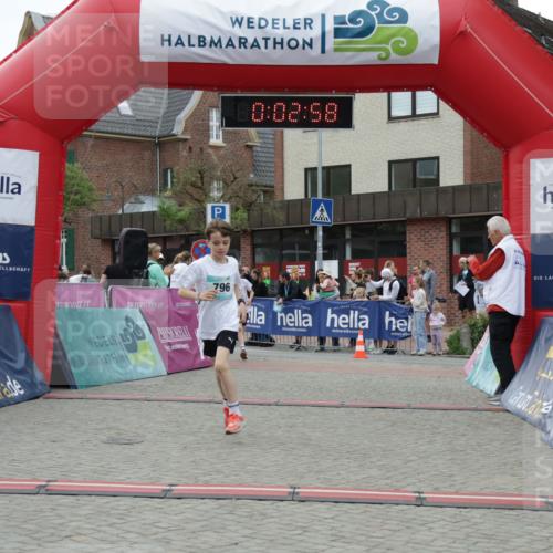 10.05.2026 - 8. Wedeler Halbmarathon Yannick Fuchs http://msf.ph/oto/9736883 10.05.2026 12:47:54 Ziel 796, 180, 02, 58, 796, 797, 2248 meine-sportfotos.de