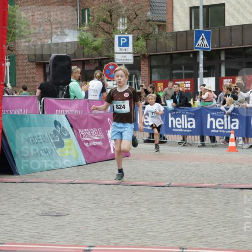 10.05.2026 - 8. Wedeler Halbmarathon Yannick Fuchs http://msf.ph/oto/9736901 10.05.2026 12:48:03 Ziel 824, 795, 795, 797, 824, 2116 meine-sportfotos.de