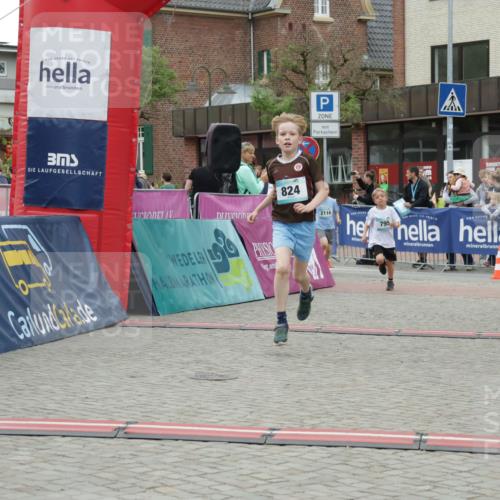 10.05.2026 - 8. Wedeler Halbmarathon Yannick Fuchs http://msf.ph/oto/9736904 10.05.2026 12:48:03 Ziel 824, 2116, 795, 795, 797, 824, 2116 meine-sportfotos.de