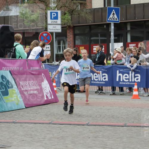 10.05.2026 - 8. Wedeler Halbmarathon Yannick Fuchs http://msf.ph/oto/9736909 10.05.2026 12:48:05 Ziel 040, 3, 0, 795, 2116, 408, 795, 824, 2116 meine-sportfotos.de
