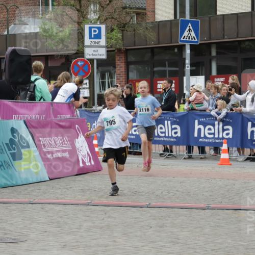 10.05.2026 - 8. Wedeler Halbmarathon Yannick Fuchs http://msf.ph/oto/9736910 10.05.2026 12:48:05 Ziel 3, 0795, 040, 2116, 408, 795, 824, 2116 meine-sportfotos.de