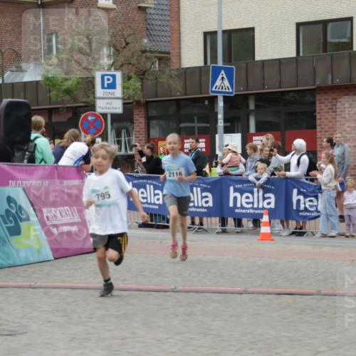 10.05.2026 - 8. Wedeler Halbmarathon Yannick Fuchs http://msf.ph/oto/9736914 10.05.2026 12:48:05 Ziel 156, 795, 2116, 408, 795, 824, 2116 meine-sportfotos.de