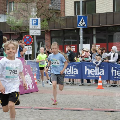 10.05.2026 - 8. Wedeler Halbmarathon Yannick Fuchs http://msf.ph/oto/9736916 10.05.2026 12:48:06 Ziel 795, 408, 2116, 75, 16, 408, 795, 824, 2116 meine-sportfotos.de
