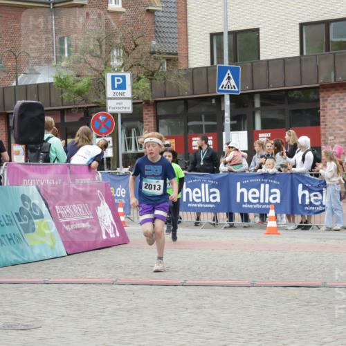 10.05.2026 - 8. Wedeler Halbmarathon Yannick Fuchs http://msf.ph/oto/9736948 10.05.2026 12:48:15 Ziel 2013, 346, 408, 714, 2013 meine-sportfotos.de