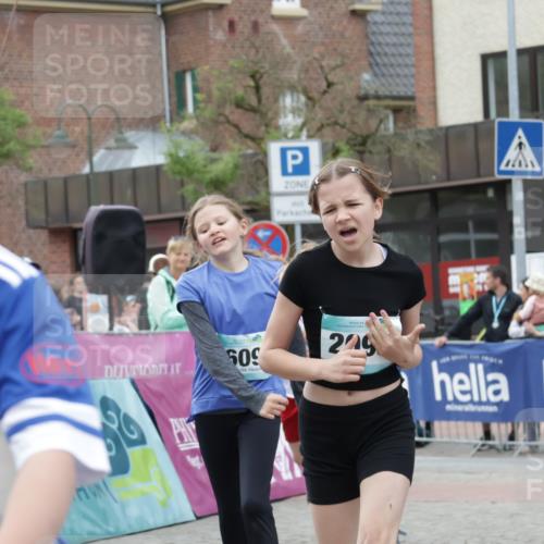10.05.2026 - 8. Wedeler Halbmarathon Yannick Fuchs http://msf.ph/oto/9736985 10.05.2026 12:48:26 Ziel 607, 509, 229, 147, 607, 609, 728, 2095, 2172 meine-sportfotos.de
