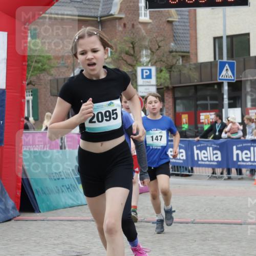 10.05.2026 - 8. Wedeler Halbmarathon Yannick Fuchs http://msf.ph/oto/9736989 10.05.2026 12:48:26 Ziel 2095, 147, 147, 607, 609, 728, 2095, 2172 meine-sportfotos.de