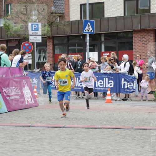 10.05.2026 - 8. Wedeler Halbmarathon Yannick Fuchs http://msf.ph/oto/9737005 10.05.2026 12:48:32 Ziel 156, 2063, 2150, 19, 147, 519, 728, 2054, 2063, 2066, 2150, 2170 meine-sportfotos.de