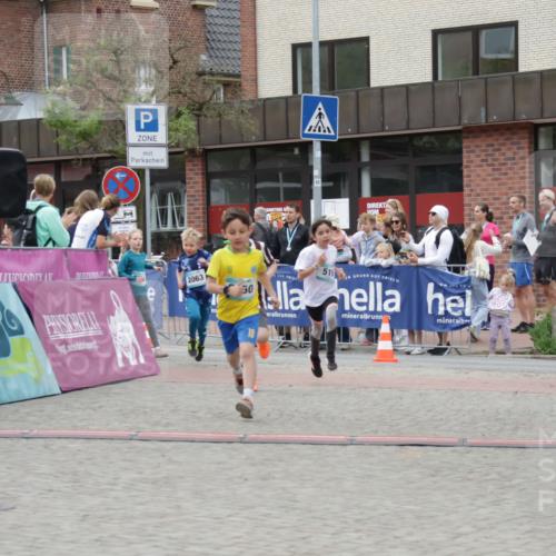 10.05.2026 - 8. Wedeler Halbmarathon Yannick Fuchs http://msf.ph/oto/9737006 10.05.2026 12:48:32 Ziel 2063, 50, 519, 147, 519, 728, 2054, 2063, 2066, 2150, 2170 meine-sportfotos.de