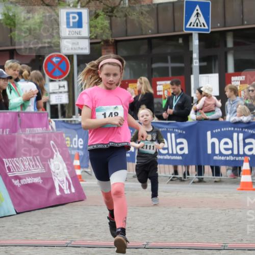 10.05.2026 - 8. Wedeler Halbmarathon Yannick Fuchs http://msf.ph/oto/9737046 10.05.2026 12:48:42 Ziel 149, 148, 197, 825, 2110, 2111, 2170 meine-sportfotos.de
