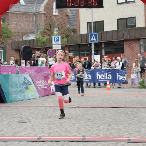 10.05.2026 - 8. Wedeler Halbmarathon Yannick Fuchs http://msf.ph/oto/9737049 10.05.2026 12:48:42 Ziel 148, 10, 03, 56, 148, 197, 825, 2110, 2111, 2170 meine-sportfotos.de
