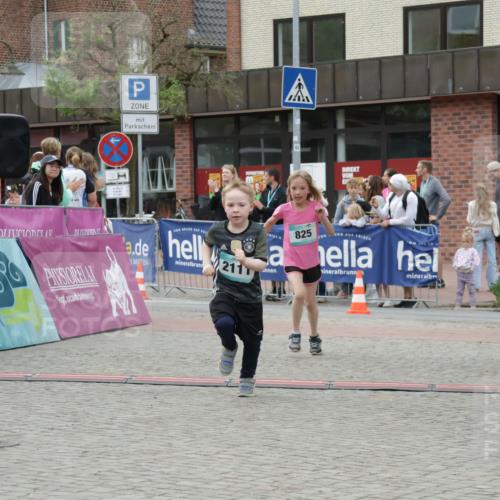 10.05.2026 - 8. Wedeler Halbmarathon Yannick Fuchs http://msf.ph/oto/9737057 10.05.2026 12:48:44 Ziel 2111, 825, 148, 825, 2110, 2111 meine-sportfotos.de