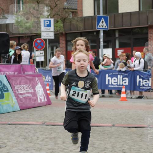 10.05.2026 - 8. Wedeler Halbmarathon Yannick Fuchs http://msf.ph/oto/9737061 10.05.2026 12:48:45 Ziel 909, 2111, 148, 825, 909, 2110, 2111 meine-sportfotos.de