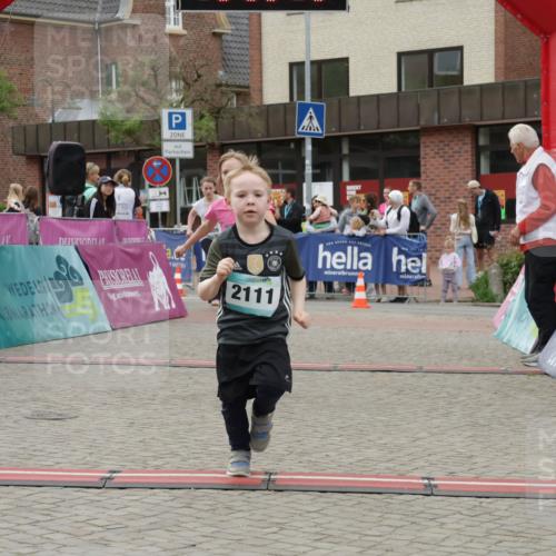 10.05.2026 - 8. Wedeler Halbmarathon Yannick Fuchs http://msf.ph/oto/9737063 10.05.2026 12:48:45 Ziel 2111, 148, 825, 909, 2110, 2111 meine-sportfotos.de