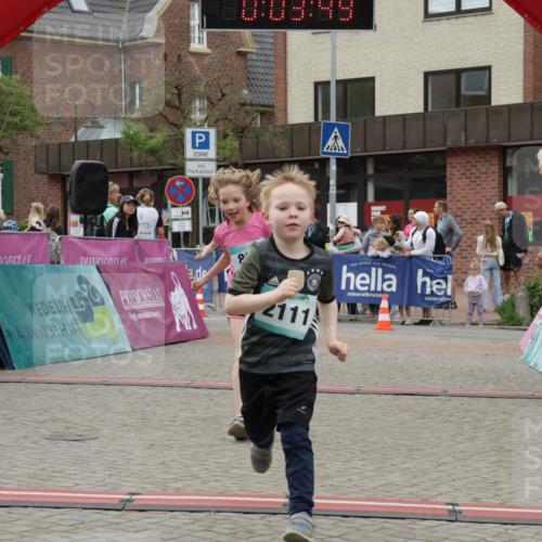 10.05.2026 - 8. Wedeler Halbmarathon Yannick Fuchs http://msf.ph/oto/9737064 10.05.2026 12:48:46 Ziel 2111, 148, 825, 909, 2111 meine-sportfotos.de