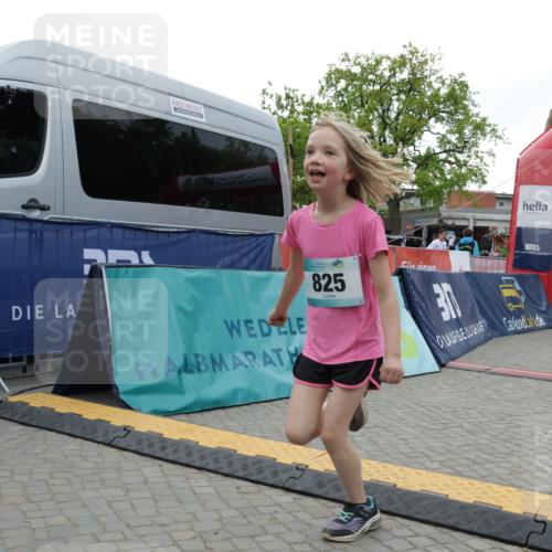 10.05.2026 - 8. Wedeler Halbmarathon Yannick Fuchs http://msf.ph/oto/9737071 10.05.2026 12:48:48 Ziel 120, 0, 825, 30, 148, 825, 909, 2111 meine-sportfotos.de