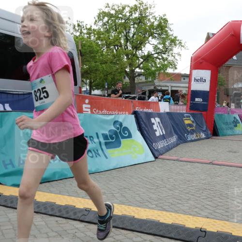 10.05.2026 - 8. Wedeler Halbmarathon Yannick Fuchs http://msf.ph/oto/9737072 10.05.2026 12:48:48 Ziel 0, 03, 5, 7825, 30, 4111, 148, 825, 909, 2111 meine-sportfotos.de