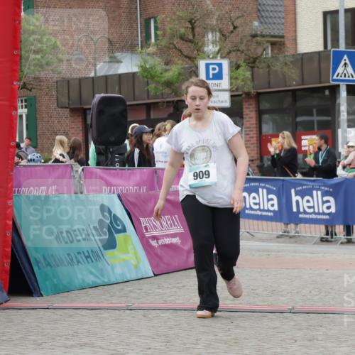 10.05.2026 - 8. Wedeler Halbmarathon Yannick Fuchs http://msf.ph/oto/9737073 10.05.2026 12:48:49 Ziel 909, 825, 909, 2111 meine-sportfotos.de