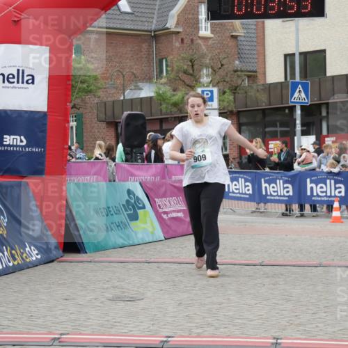 10.05.2026 - 8. Wedeler Halbmarathon Yannick Fuchs http://msf.ph/oto/9737075 10.05.2026 12:48:49 Ziel 909, 825, 909, 2111 meine-sportfotos.de