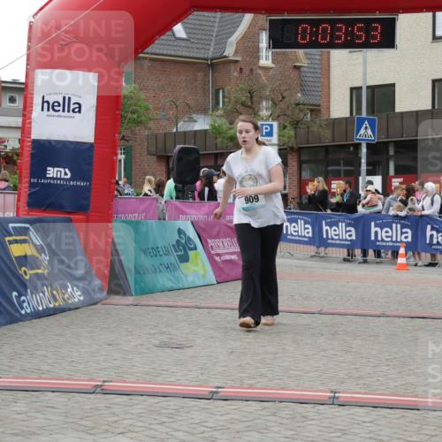 10.05.2026 - 8. Wedeler Halbmarathon Yannick Fuchs http://msf.ph/oto/9737077 10.05.2026 12:48:49 Ziel 30, 0, 03, 53, 909, 825, 909, 2111 meine-sportfotos.de
