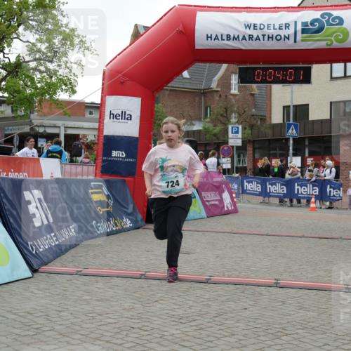 10.05.2026 - 8. Wedeler Halbmarathon Yannick Fuchs http://msf.ph/oto/9737095 10.05.2026 12:48:57 Ziel 30, 724, 180, 09, 00, 724 meine-sportfotos.de