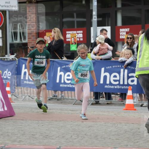 10.05.2026 - 8. Wedeler Halbmarathon Yannick Fuchs http://msf.ph/oto/9737099 10.05.2026 12:49:06 Ziel 10, 25, 26, 040, 75, 16, 856, 24, 200, 850, 850, 856 meine-sportfotos.de