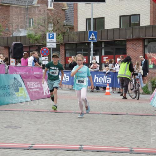 10.05.2026 - 8. Wedeler Halbmarathon Yannick Fuchs http://msf.ph/oto/9737109 10.05.2026 12:49:09 Ziel 5, 16, 856, 202, 850, 850, 856 meine-sportfotos.de