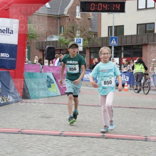 10.05.2026 - 8. Wedeler Halbmarathon Yannick Fuchs http://msf.ph/oto/9737115 10.05.2026 12:49:11 Ziel 10, 09, 39, 856, 24, 2023, 850, 850, 856 meine-sportfotos.de