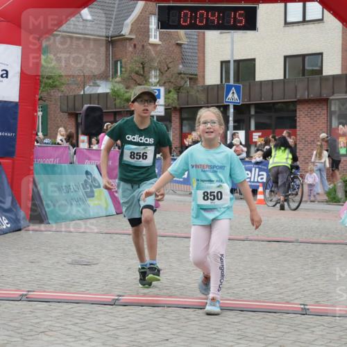 10.05.2026 - 8. Wedeler Halbmarathon Yannick Fuchs http://msf.ph/oto/9737117 10.05.2026 12:49:11 Ziel 202, 856, 10, 09, 35, 24, 2023, 850, 850, 856 meine-sportfotos.de