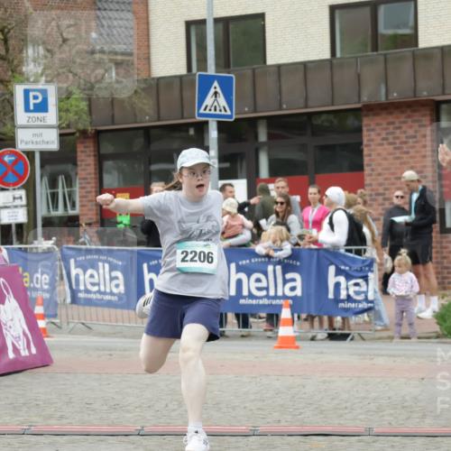 10.05.2026 - 8. Wedeler Halbmarathon Yannick Fuchs http://msf.ph/oto/9737128 10.05.2026 12:49:31 Ziel 2206, 2206 meine-sportfotos.de
