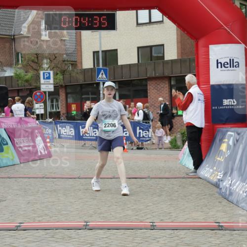10.05.2026 - 8. Wedeler Halbmarathon Yannick Fuchs http://msf.ph/oto/9737133 10.05.2026 12:49:32 Ziel 0, 04, 35, 2206, 2206 meine-sportfotos.de