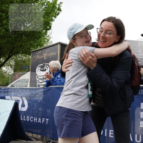 10.05.2026 - 8. Wedeler Halbmarathon Yannick Fuchs http://msf.ph/oto/9737141 10.05.2026 12:49:41 Ziel 1137, 3 meine-sportfotos.de