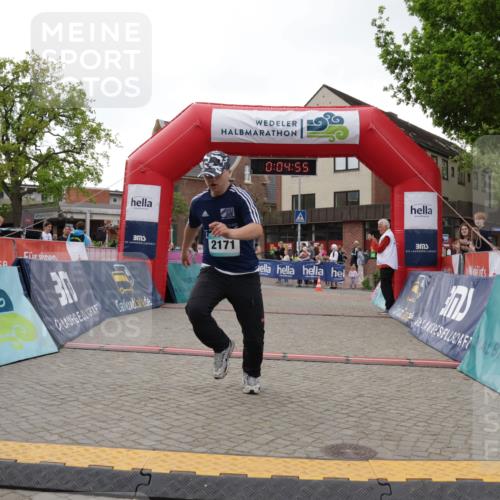 10.05.2026 - 8. Wedeler Halbmarathon Yannick Fuchs http://msf.ph/oto/9737158 10.05.2026 12:49:51 Ziel 30, 2171, 0, 04, 55, 832, 2171 meine-sportfotos.de