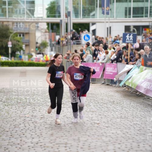 12.06.2026 - Holstenköstenlauf LAZAROV Photography http://msf.ph/oto/9737186 12.06.2026 18:13:18 Laufen 3324, 4750 meine-sportfotos.de