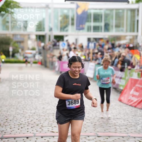 12.06.2026 - Holstenköstenlauf LAZAROV Photography http://msf.ph/oto/9737203 12.06.2026 18:12:32 Laufen 3688, 3689 meine-sportfotos.de