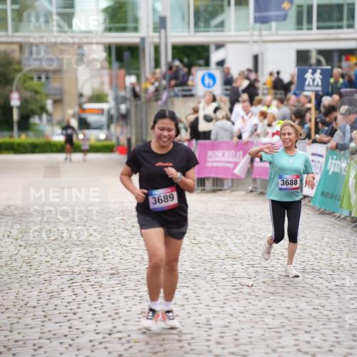 12.06.2026 - Holstenköstenlauf LAZAROV Photography http://msf.ph/oto/9737208 12.06.2026 18:12:29 Laufen 3688, 3689 meine-sportfotos.de