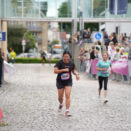 12.06.2026 - Holstenköstenlauf LAZAROV Photography http://msf.ph/oto/9737211 12.06.2026 18:12:28 Laufen 3688, 3689 meine-sportfotos.de